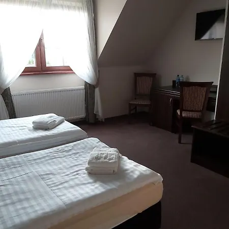 Gosciniec Nad Zalewem Inn *